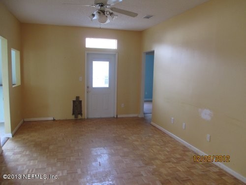 881 Gavagan Road Jacksonville, FL 32233 - Photo 5 of 16 Living Room