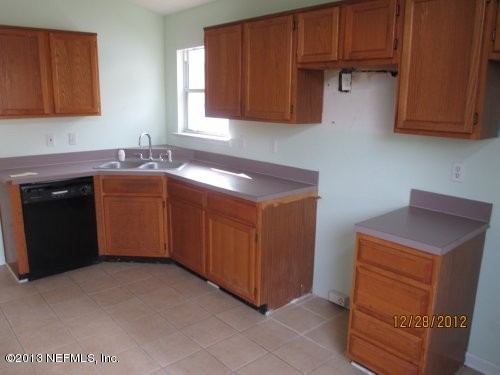 881 Gavagan Road Jacksonville, FL 32233 - Photo 6 of 16 Kitchen
