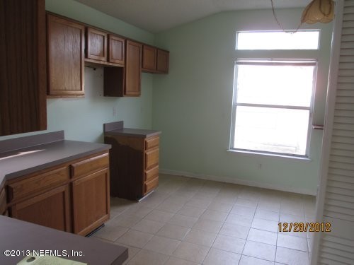 881 Gavagan Road Jacksonville, FL 32233 - Photo 7 of 16 Kitchen2