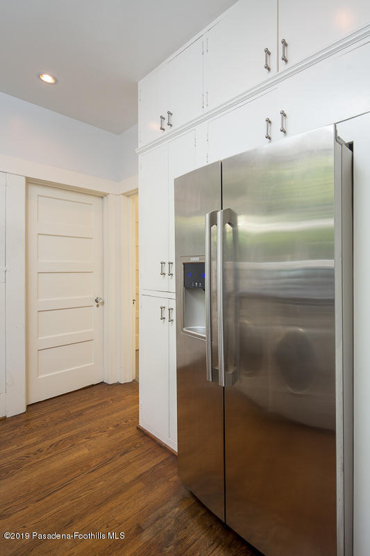 155 Club Road Pasadena, CA 91105 - Photo 26 of 50 a bathroom with a shower