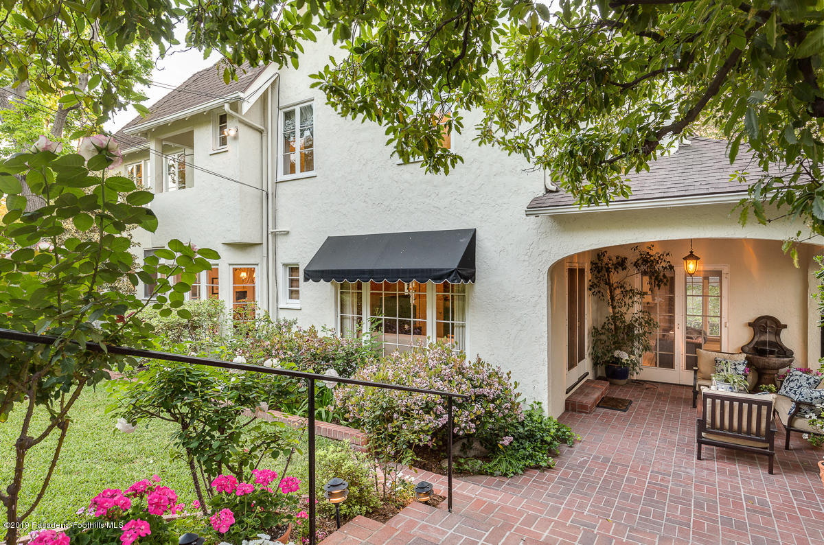 155 Club Road Pasadena, CA 91105 - Photo 48 of 50 a view of house and a yard with large tree