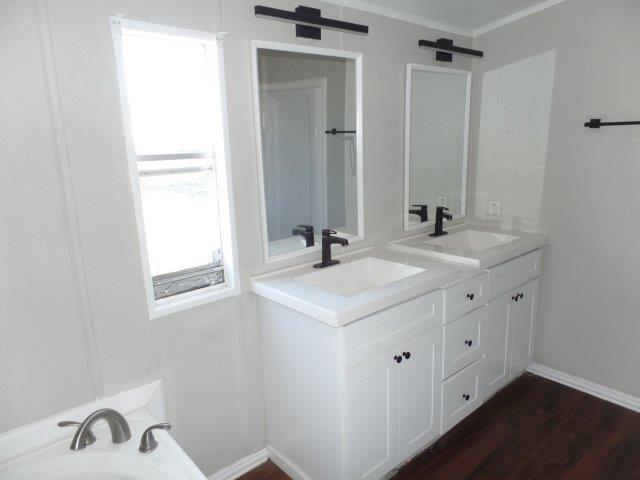 178 Valley Lake Lane Springtown, TX 76082 - Photo 12 of 25 a bathroom with a sink and a mirror