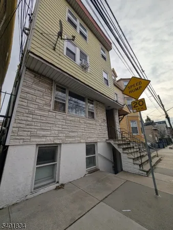 $2,000 | 22 Somme Street, Unit 3, Newark, NJ 07105