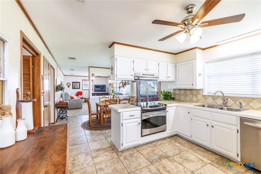 2110 Immenhauser Road Yoakum, TX 77995 - Photo 10 of 39