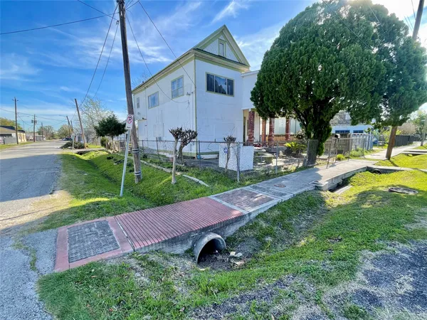 $399,000 | 3601 Engelke Street, Houston, TX 77003