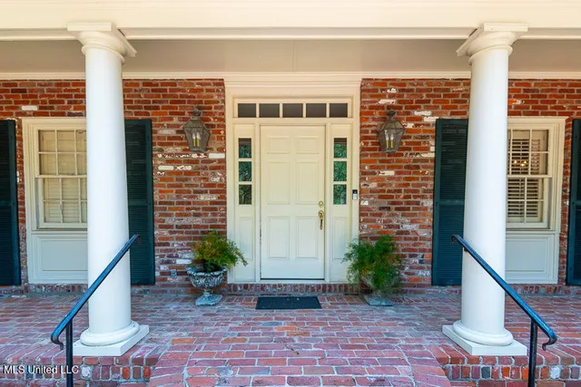 $695,000 | 9 Adam Circle, Natchez, MS 39120