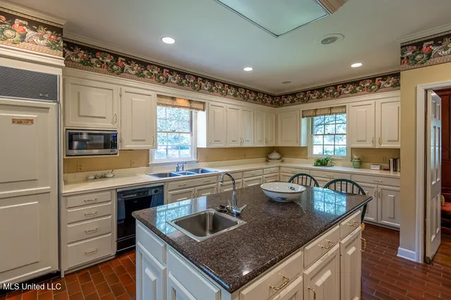 $695,000 | 9 Adam Circle, Natchez, MS 39120