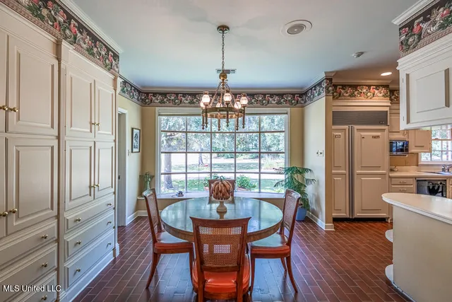 $695,000 | 9 Adam Circle, Natchez, MS 39120