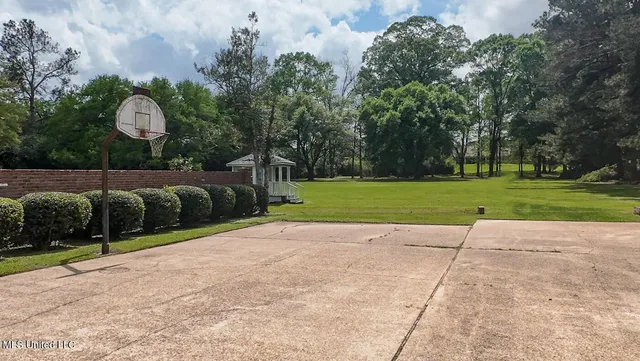 $695,000 | 9 Adam Circle, Natchez, MS 39120