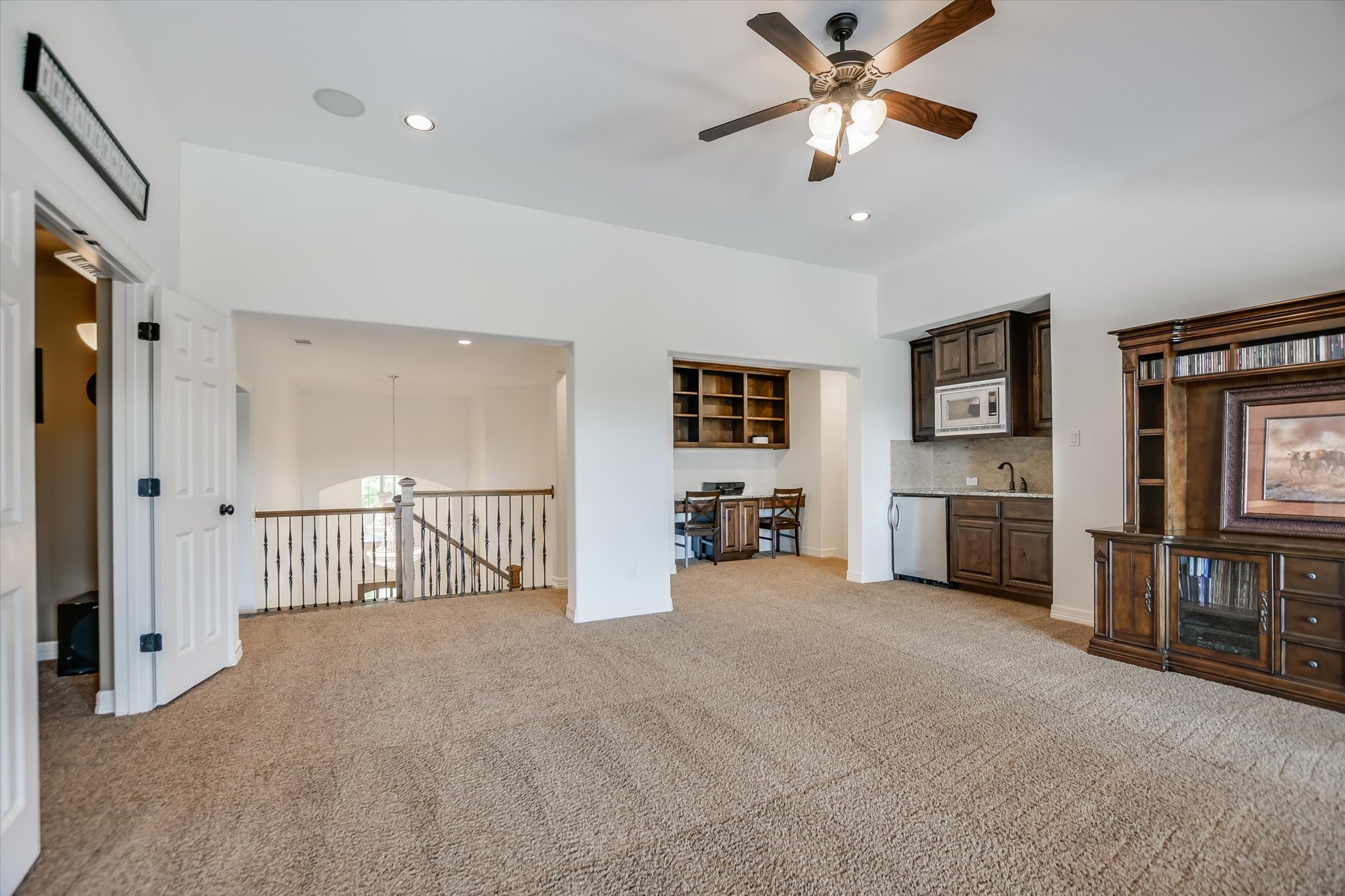 1016 SANTALUZ Path Austin, TX 78732 - Photo 21 of 40 a view of a livingroom with a ceiling fan & hardwood floor
