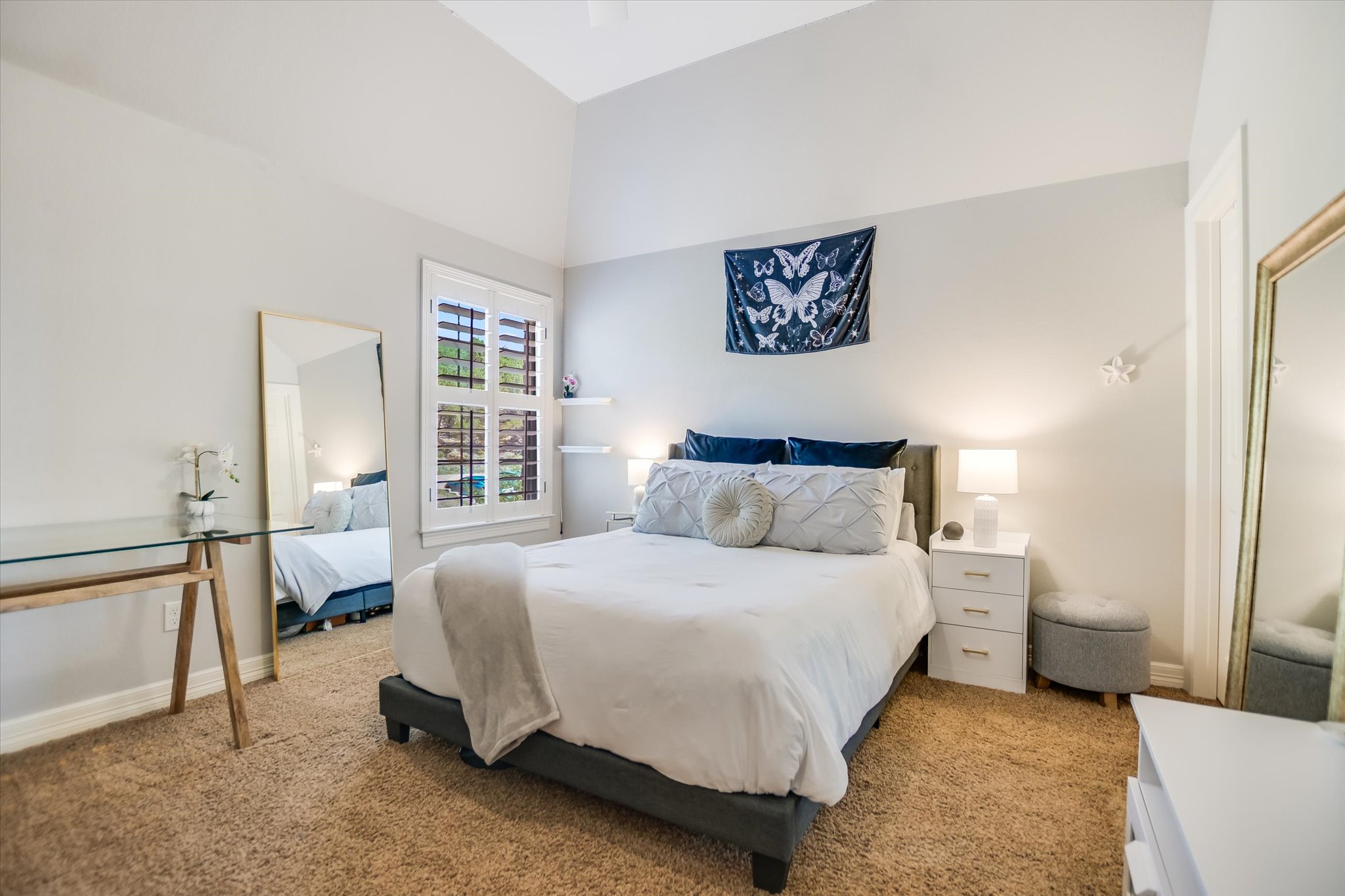 1016 SANTALUZ Path Austin, TX 78732 - Photo 24 of 40 Bedroom 3 features an ensuite bathroom and large closet for ample storage, keeping the space tidy and functional