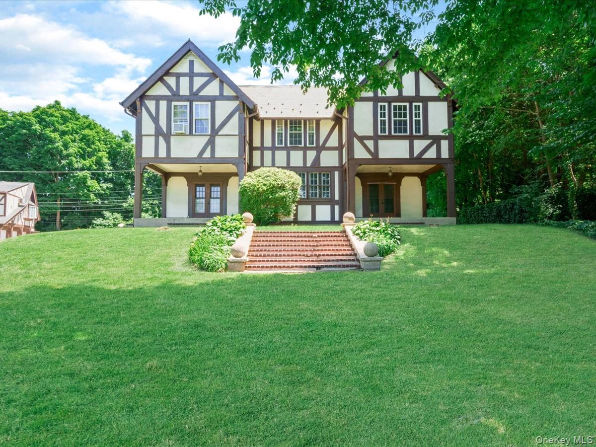 51 Crescent Road Port Washington, NY 11050 - Photo 1 of 43 Gallery Image 1