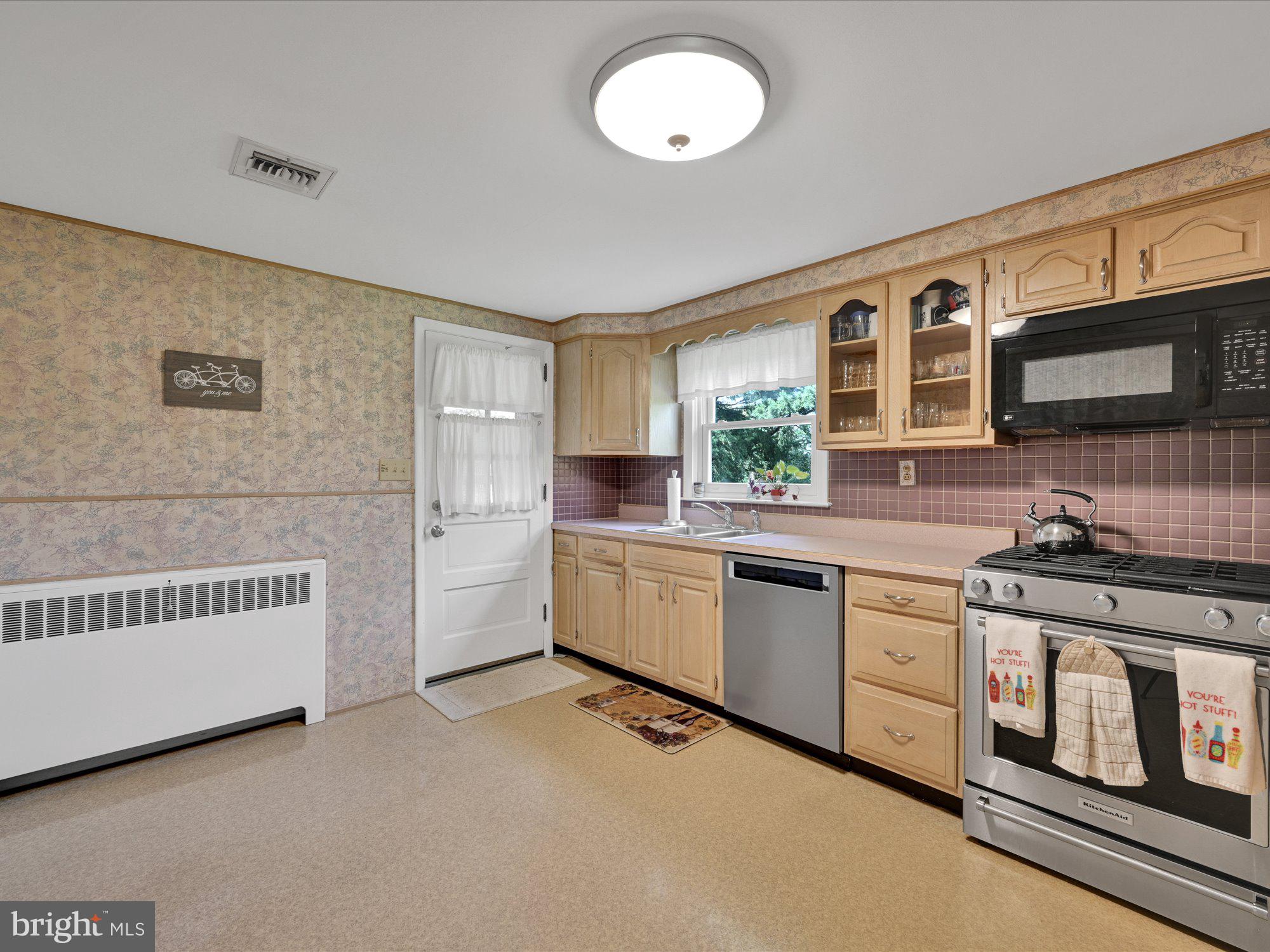 1351 Stratford Road York, PA 17403 - Photo 11 of 28 Gallery Image 11
