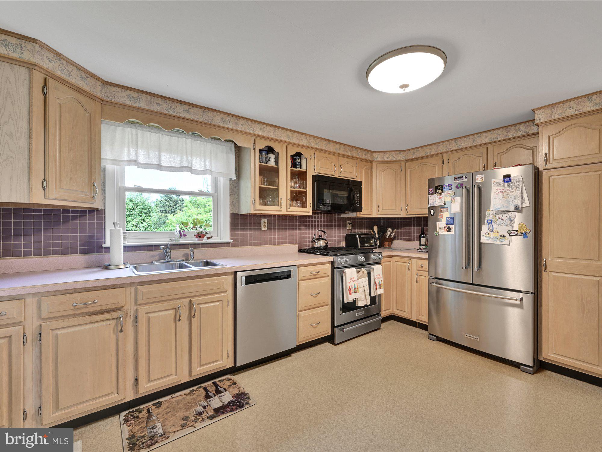 1351 Stratford Road York, PA 17403 - Photo 12 of 28 Gallery Image 12