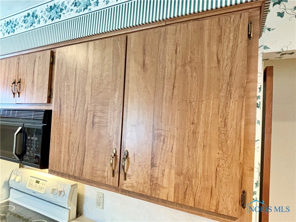 5536 Corduroy Road Oregon, OH 43616 - Photo 10 of 50 Nice quality cabinets.