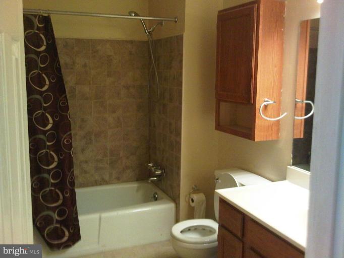 8054 Sandy Spring Road, Unit 8054 Laurel, MD 20707 - Photo 3 of 5 Bath #1