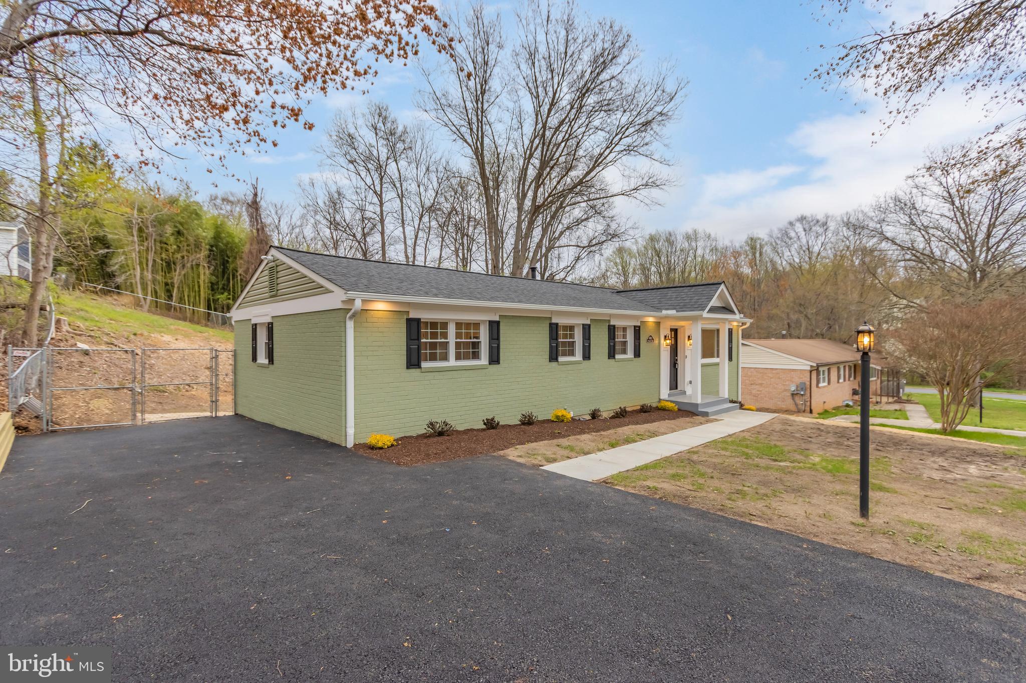 4010 Oaklawn Road Fort Washington, MD 20744 - Photo 6 of 37 a view of a house with backyard and trees