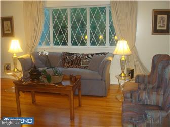 432 Densmore Road Philadelphia, PA 19116 - Photo 3 of 12 Living Room