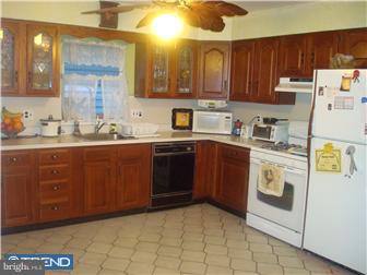 432 Densmore Road Philadelphia, PA 19116 - Photo 5 of 12 Kitchen