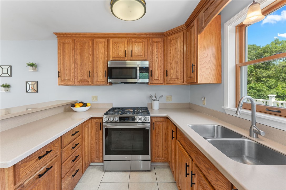 162 Church Street Westerly, RI 02808 - Photo 25 of 48