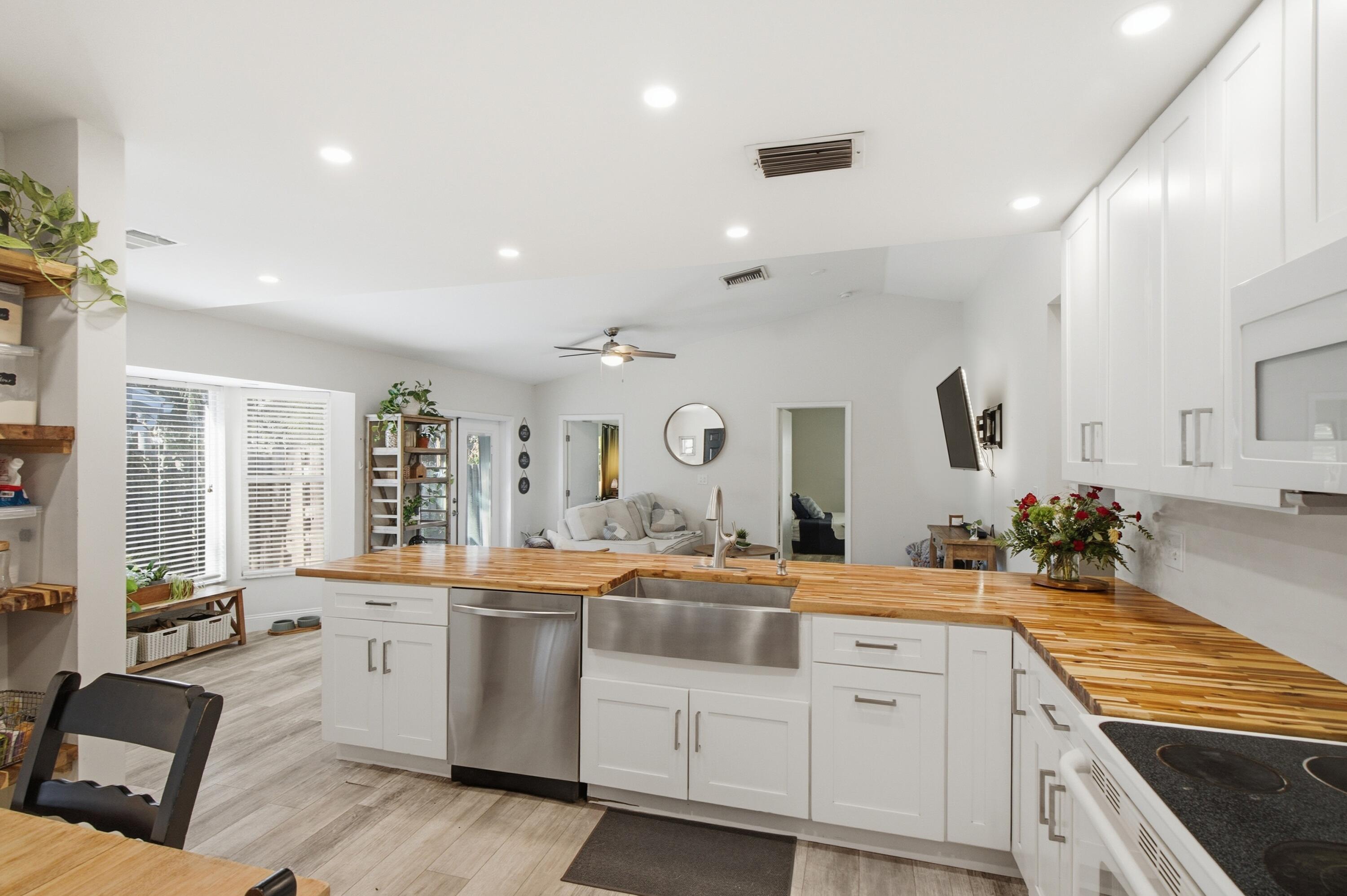 1105 Cherokee Street Jupiter, FL 33458 - Photo 10 of 31 1105_Cherokee_St_014