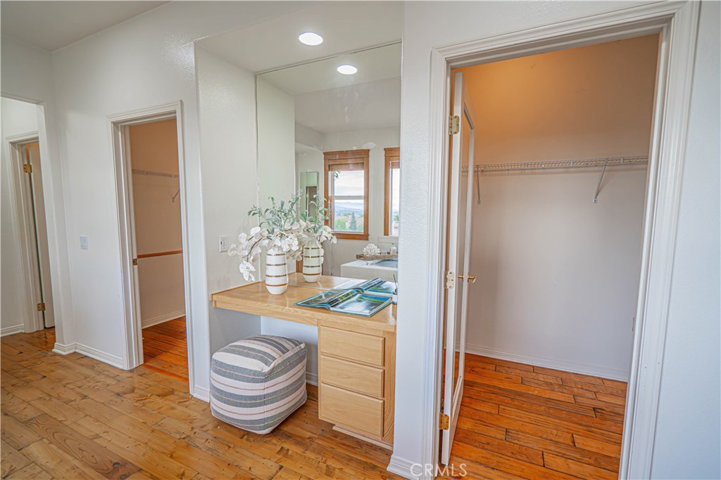 28419 Hidden Hills Drive Saugus, CA 91390 - Photo 43 of 60 a room with a table and chairs