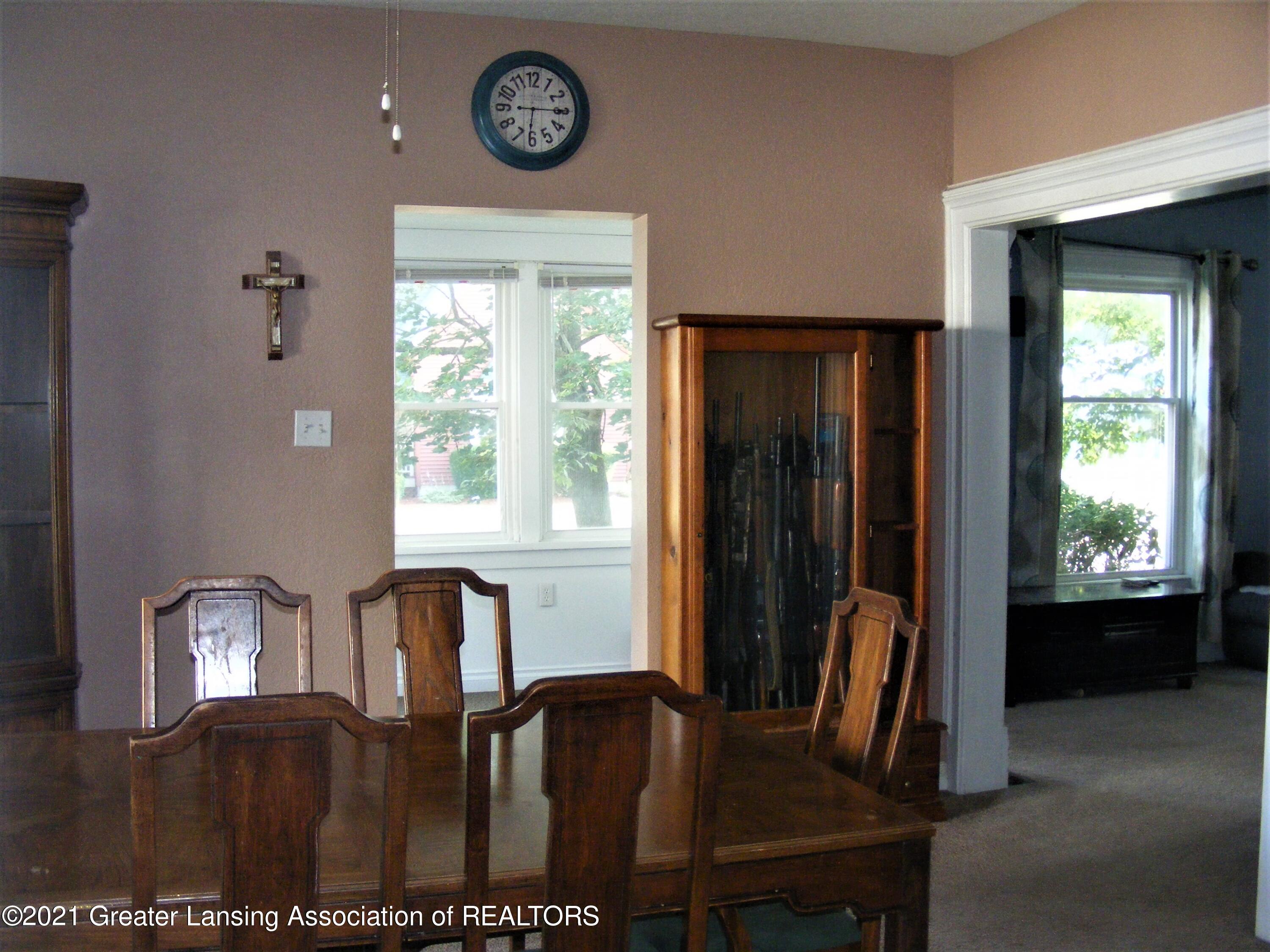 306 Dexter Road Eaton Rapids, MI 48827 - Photo 16 of 37 dining1