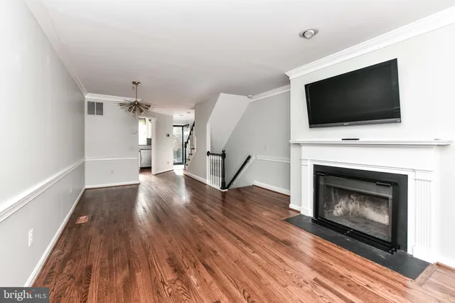 $4,100 | 1121 Portner Road, Alexandria, VA 22314