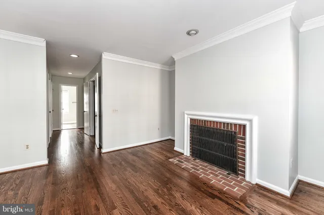 $4,100 | 1121 Portner Road, Alexandria, VA 22314