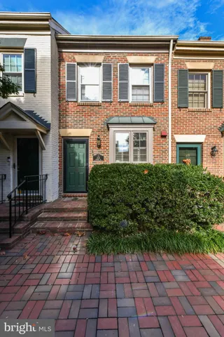 $4,100 | 1121 Portner Road, Alexandria, VA 22314