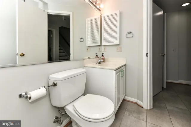 $4,100 | 1121 Portner Road, Alexandria, VA 22314