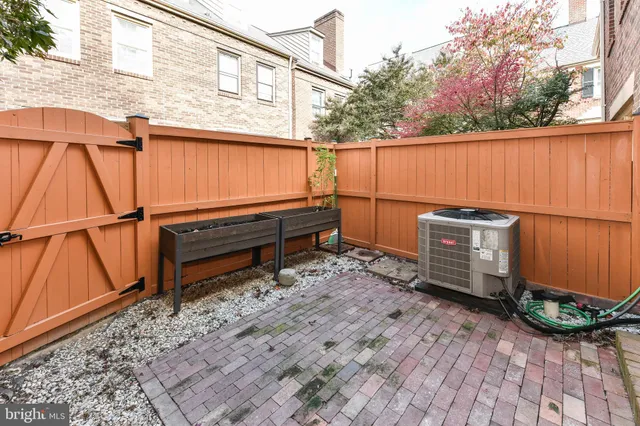 $4,100 | 1121 Portner Road, Alexandria, VA 22314