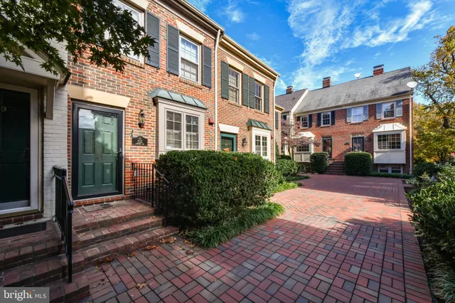 $4,100 | 1121 Portner Road, Alexandria, VA 22314