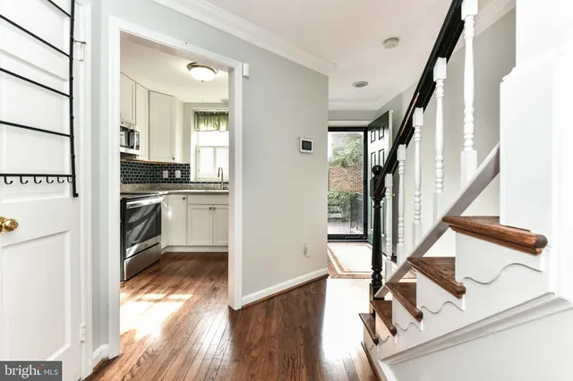 $4,100 | 1121 Portner Road, Alexandria, VA 22314