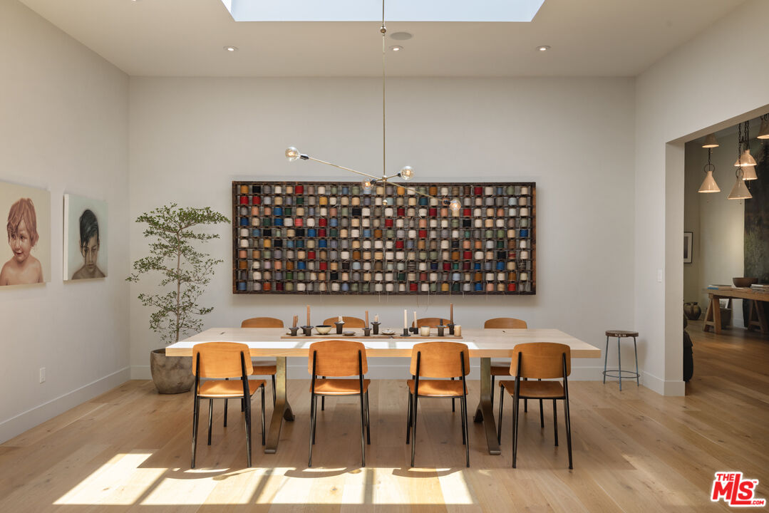 226 South Rimpau Boulevard Los Angeles, CA 90004 - Photo 13 of 43 a view of a dining room with furniture
