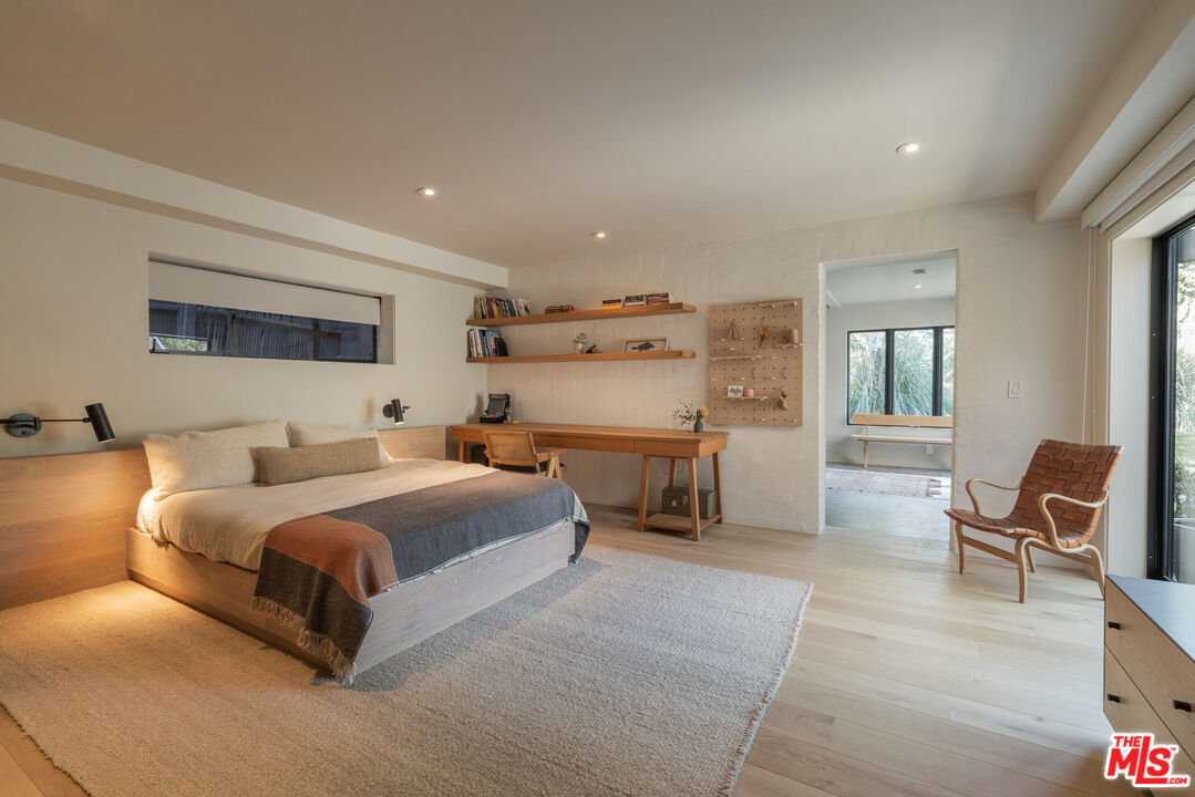 226 South Rimpau Boulevard Los Angeles, CA 90004 - Photo 25 of 43 a spacious bedroom with a bed a couch and large windows