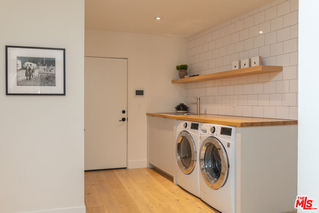 226 South Rimpau Boulevard Los Angeles, CA 90004 - Photo 35 of 43 a utility room with dryer and washer