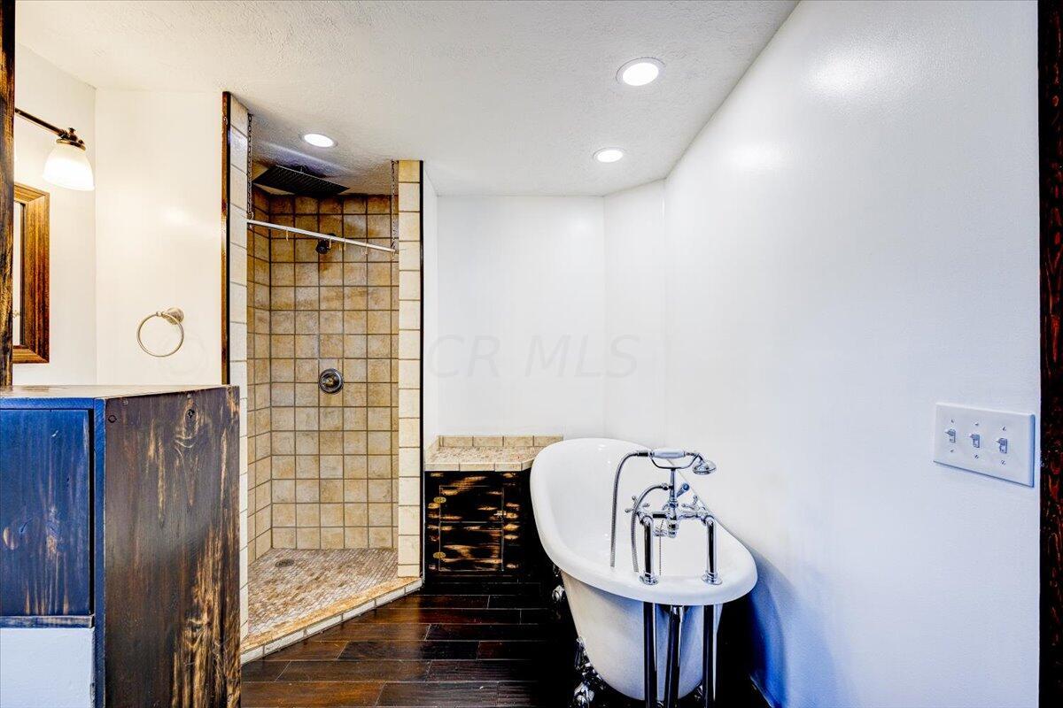 883 Sunview Road Reynoldsburg, OH 43068 - Photo 20 of 25 22-Bathroom