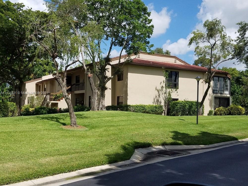 8320 Casa Del Lago, Unit H Boca Raton, FL 33433 - Photo 1 of 12 Gallery Image 1