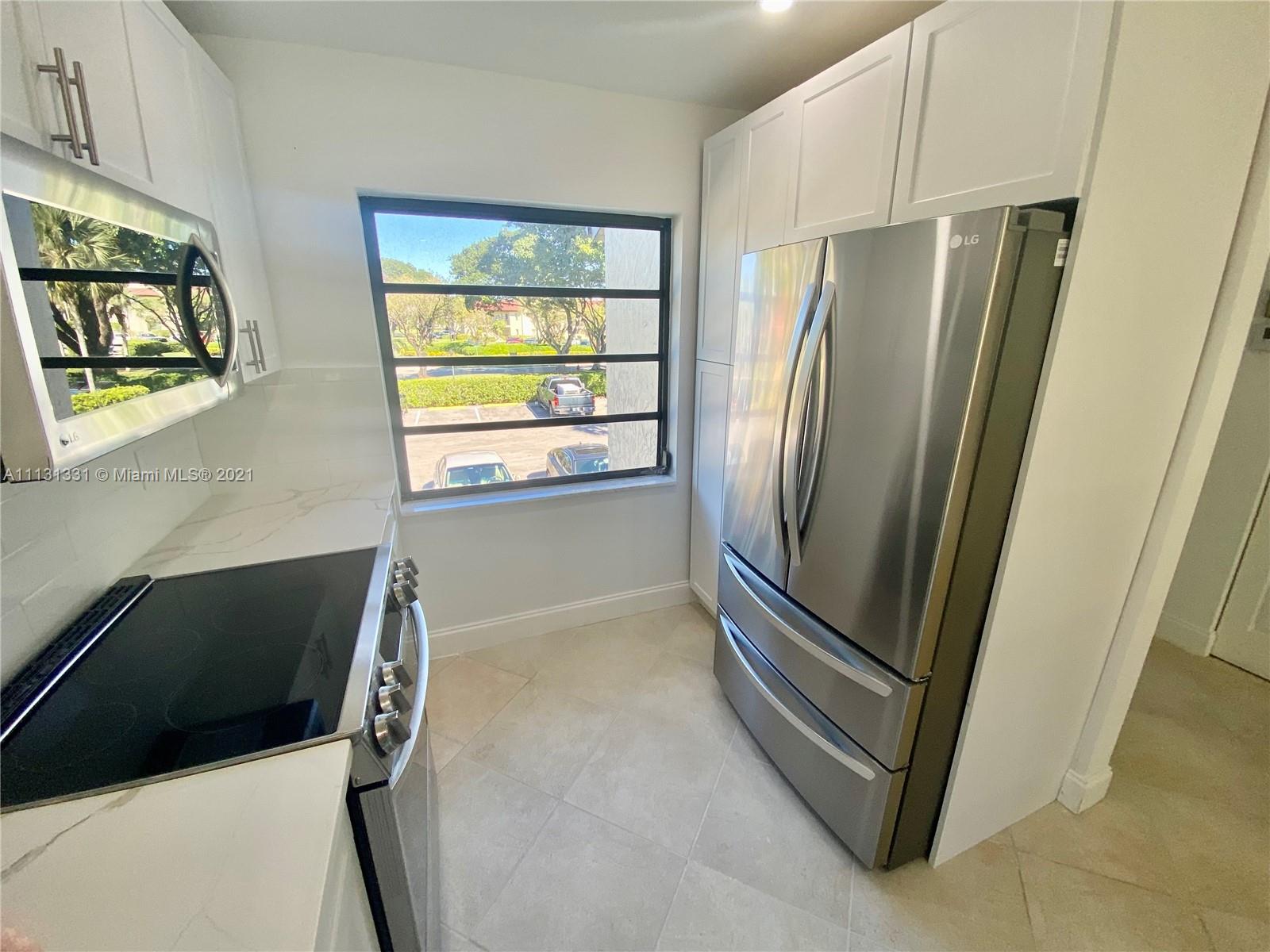 8320 Casa Del Lago, Unit H Boca Raton, FL 33433 - Photo 3 of 12 Gallery Image 3