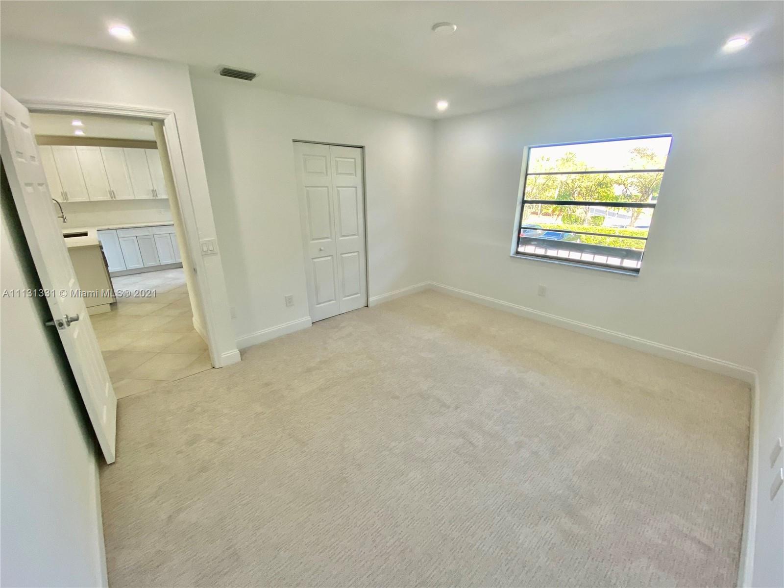 8320 Casa Del Lago, Unit H Boca Raton, FL 33433 - Photo 6 of 12 Gallery Image 6
