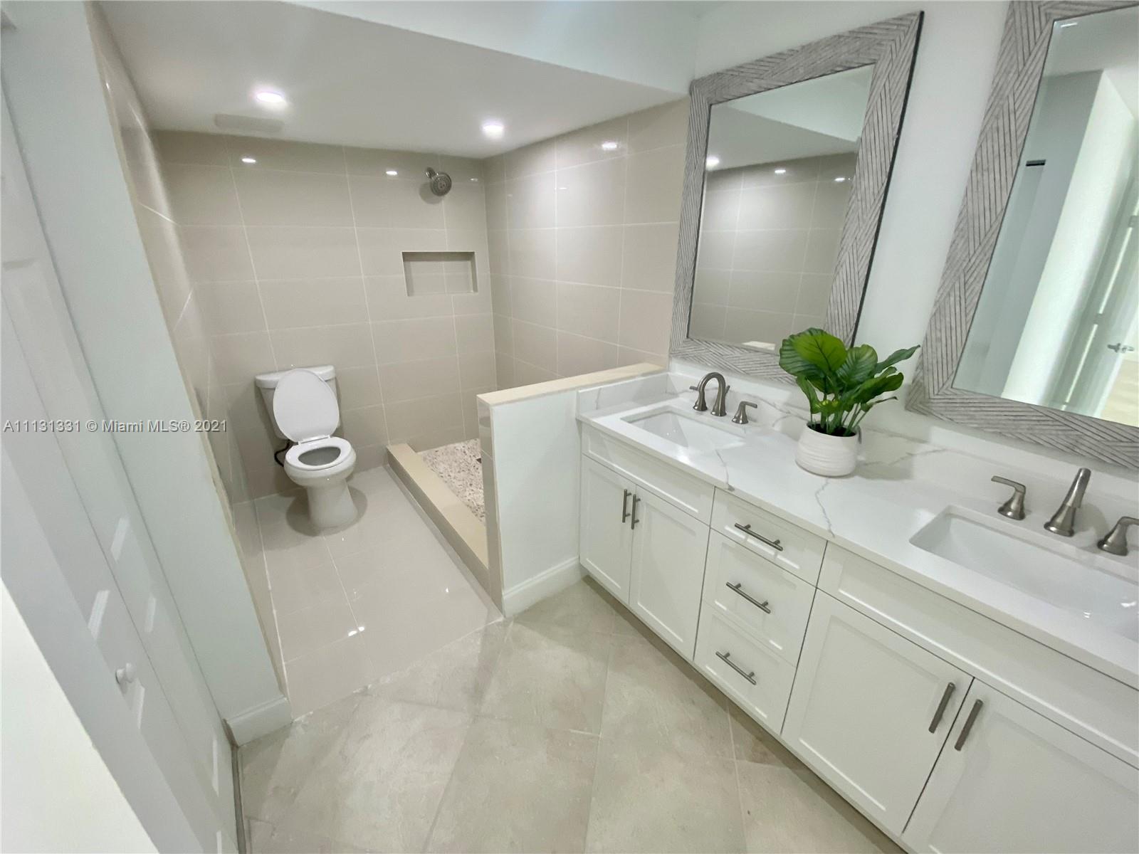 8320 Casa Del Lago, Unit H Boca Raton, FL 33433 - Photo 8 of 12 Gallery Image 8