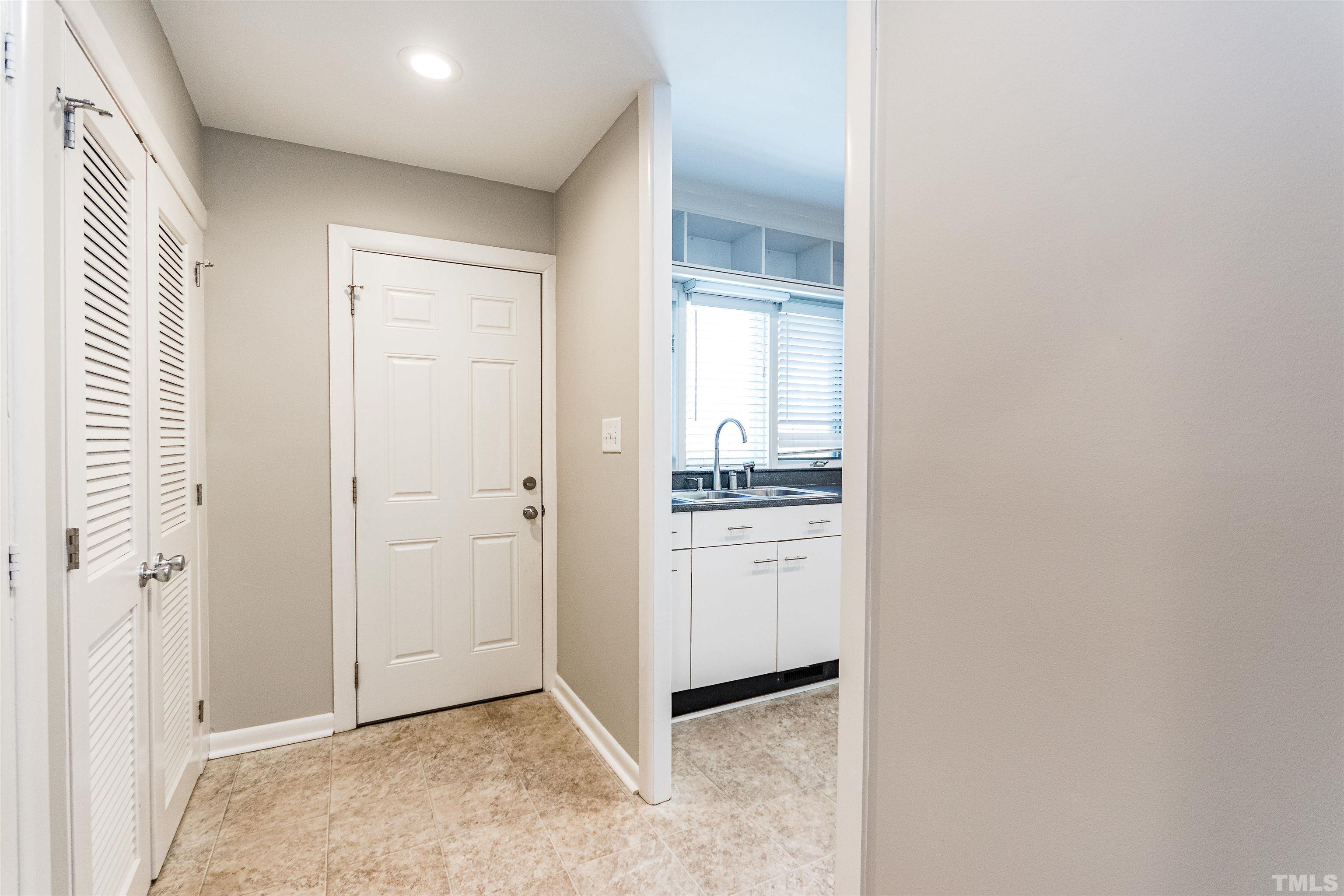 3412 Bradley Place Raleigh, NC 27607 - Photo 17 of 28 an empty room with cabinet