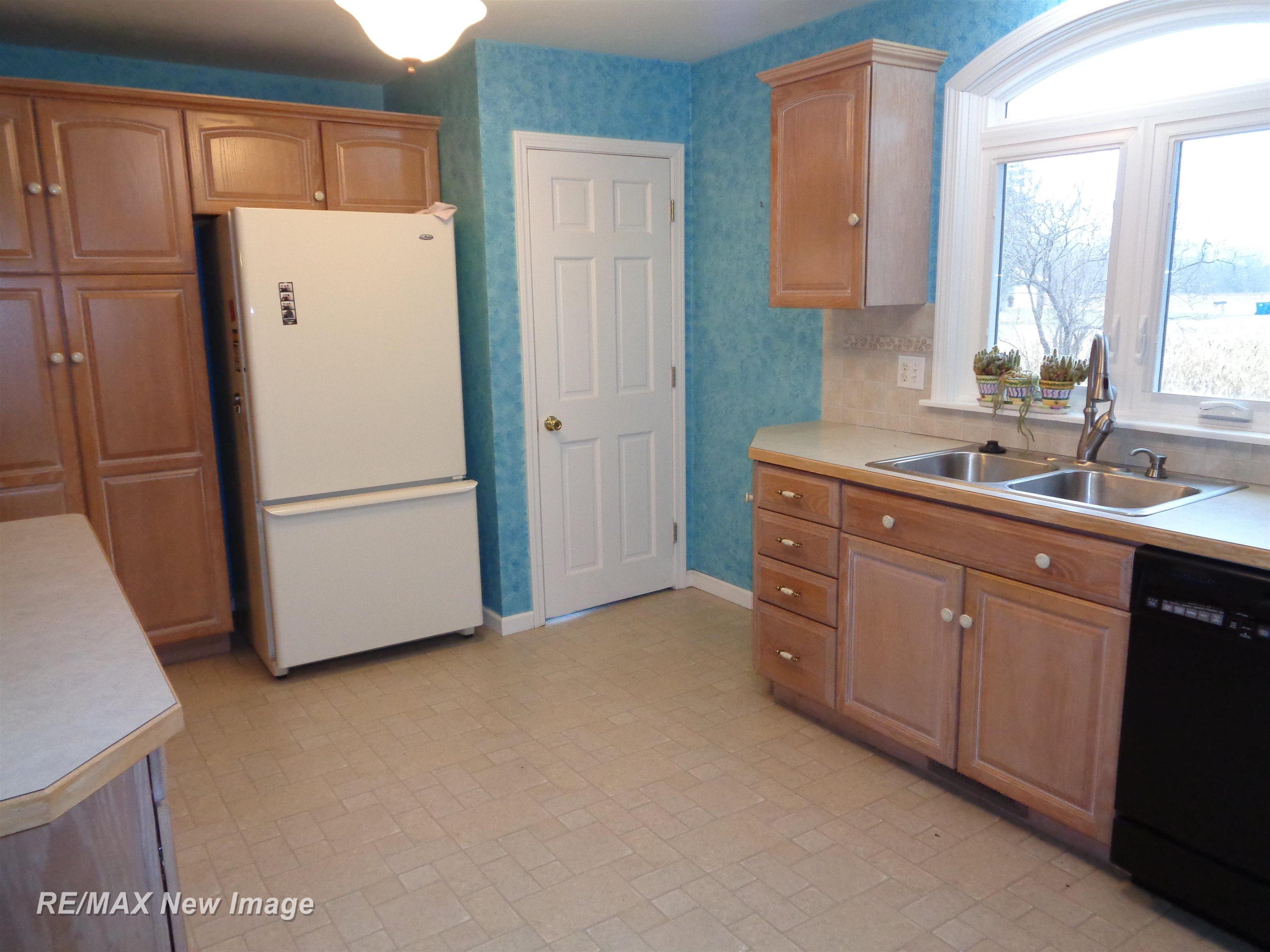 11315 Dice Road Freeland, MI 48623 - Photo 3 of 48