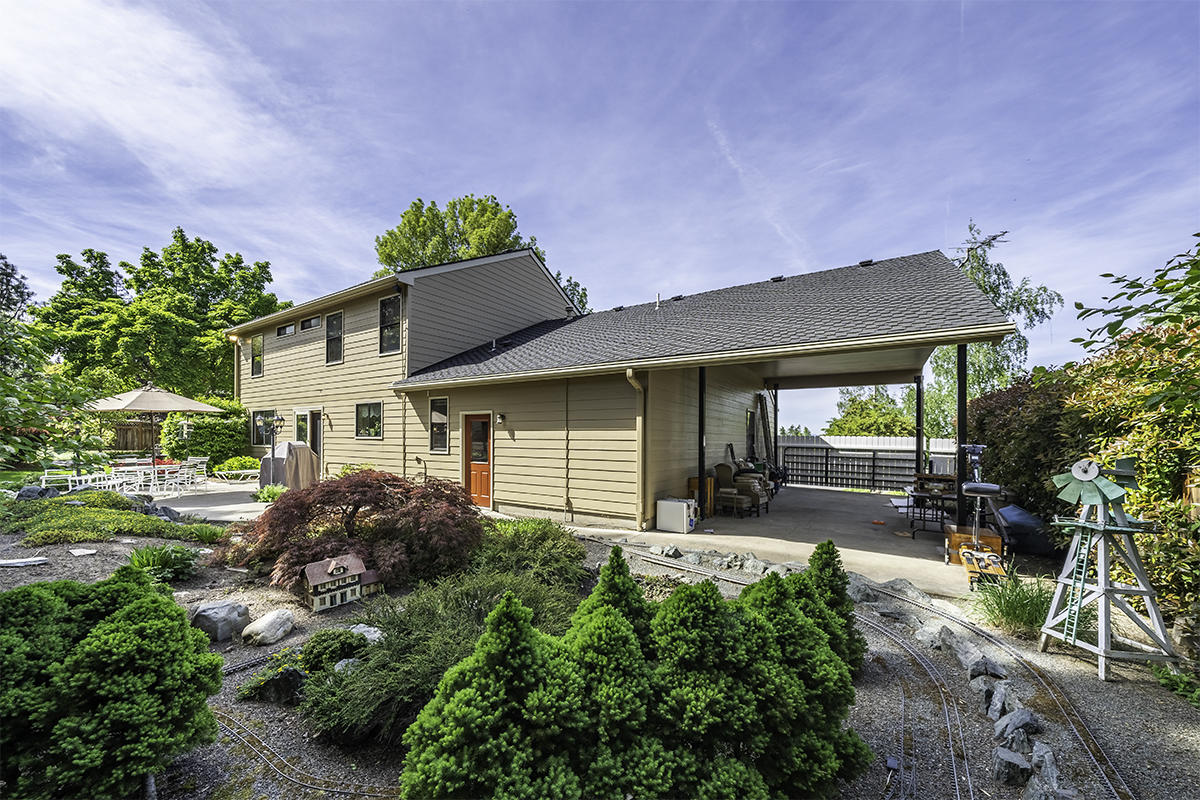 2208 Ridge Way Medford, OR 97504 - Photo 24 of 24 25