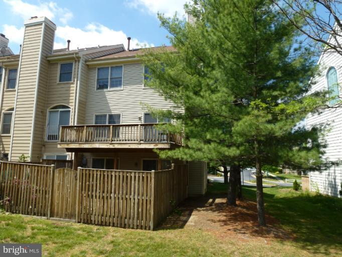 8017 Hilliard Drive Manassas, VA 20109 - Photo 4 of 13 Exterior (Rear)