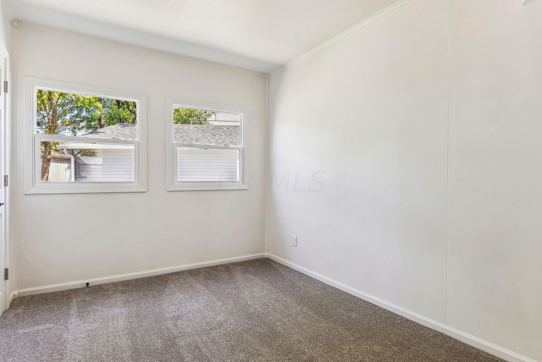428 South Hampton Road Columbus, OH 43213 - Photo 5 of 12 6-web-or-mls-428-s-hampton-rd