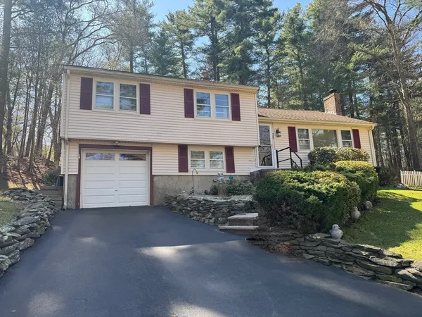 $525,000 | 305 Plymouth Street, Middleboro, MA 02346