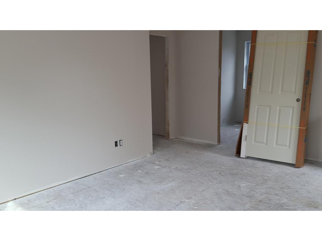 31 Elizabeth Road Sandown, NH 03873 - Photo 5 of 10