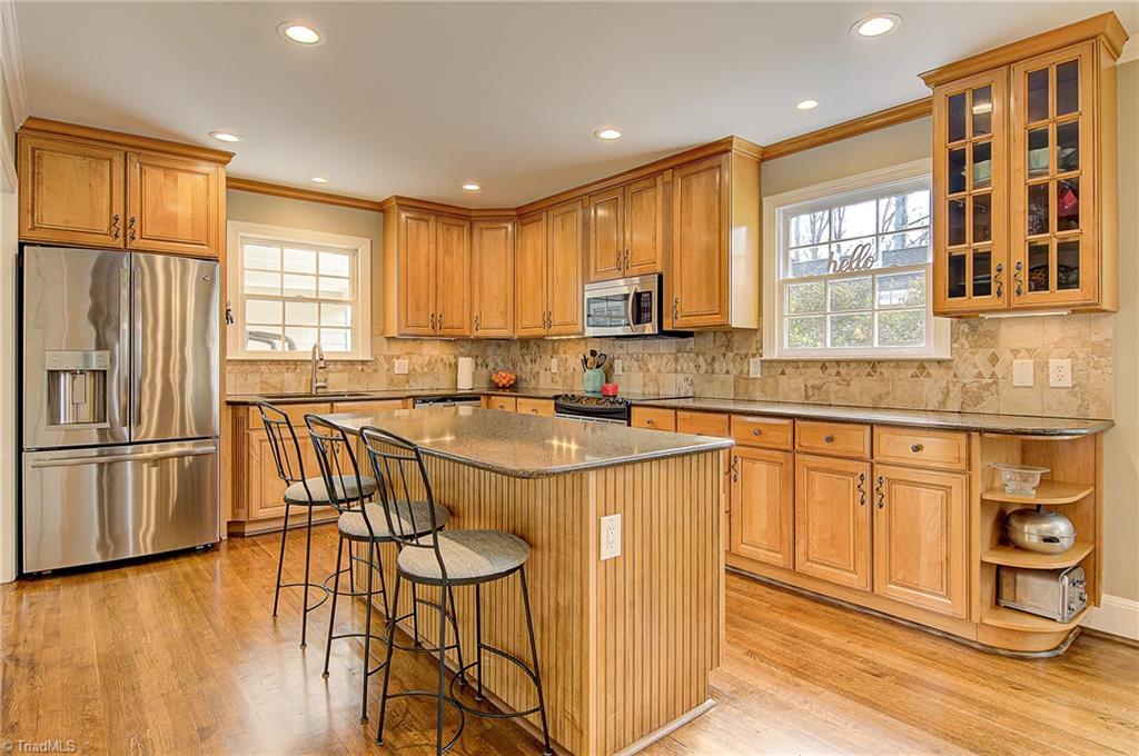 606 Hobbs Road Greensboro, NC 27403 - Photo 7 of 30 Gallery Image 7